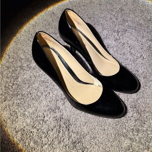 Elegant Black Women's Pumps